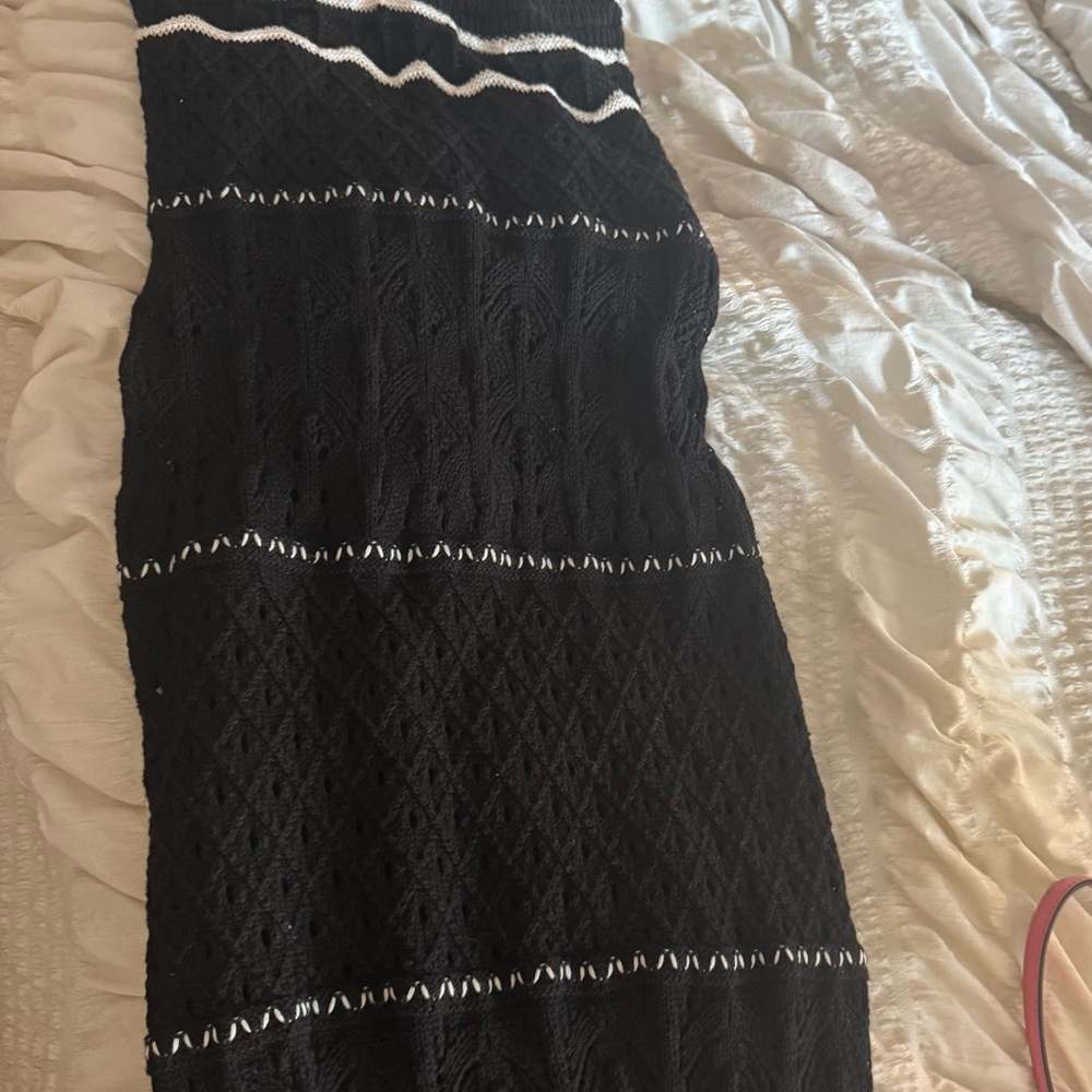 beachy dress black and white